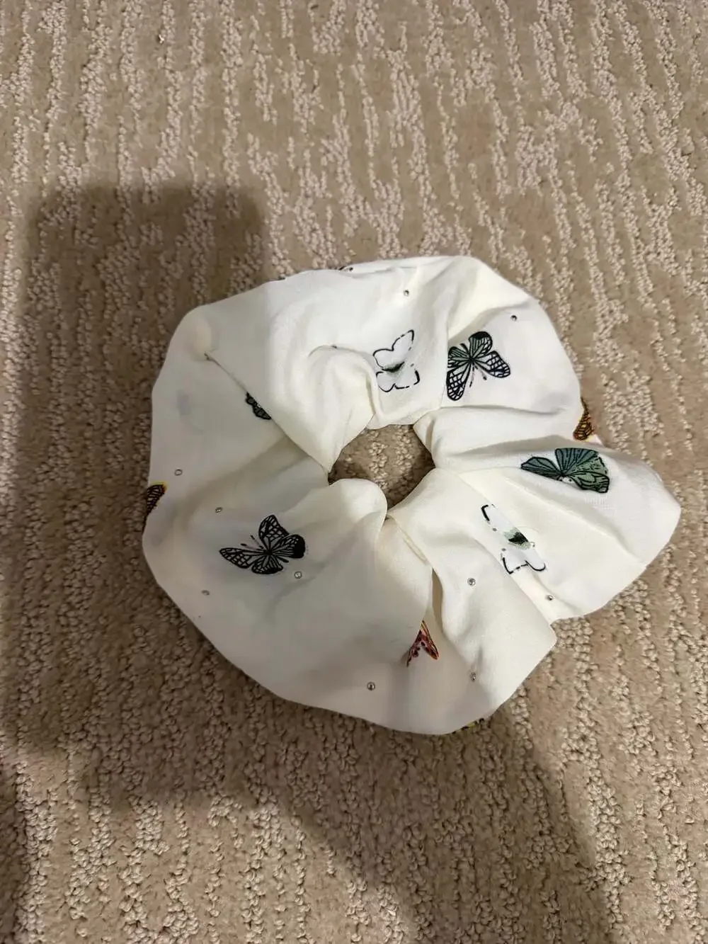 KAXI Butterfly Print Hair Scrunchie with Faux Pearl Embellishments
